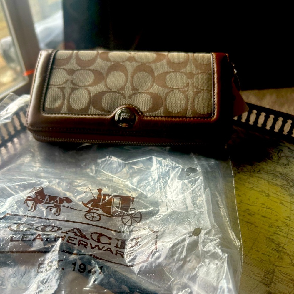 Gorgeous brown leather and fabric Coach wallet